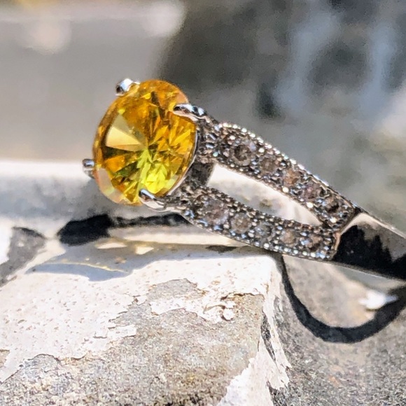 Vintage Citrine cocktail Rhinestone Ring size 6 - Picture 2 of 5
